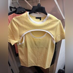 NEW CONDITION. (M) Yellow T-Shirt check print with cutouts
